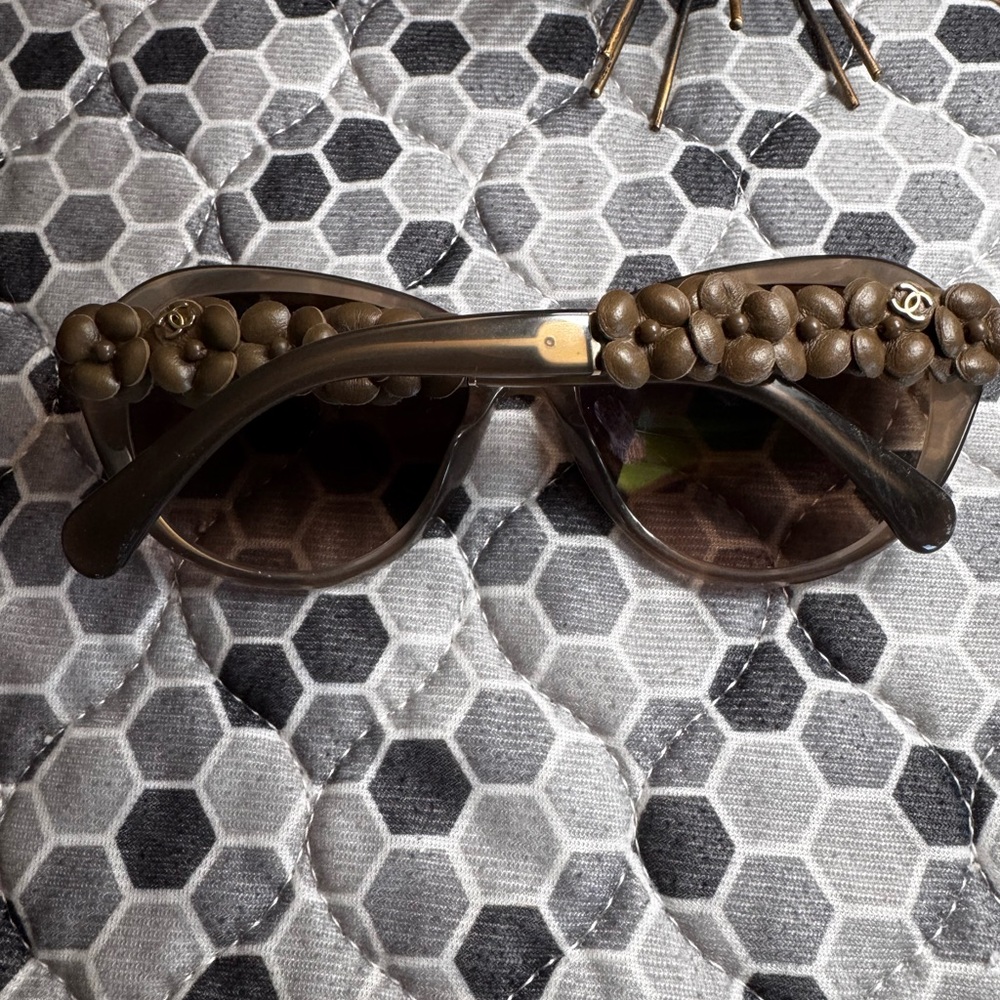 Authentic Chanel brown sunglasses - Picture 4 of 9